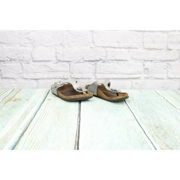 Birkenstock Silver Leather Slip On T-Strap Thong Flip Flop Size 5 - Picture 3 of 9